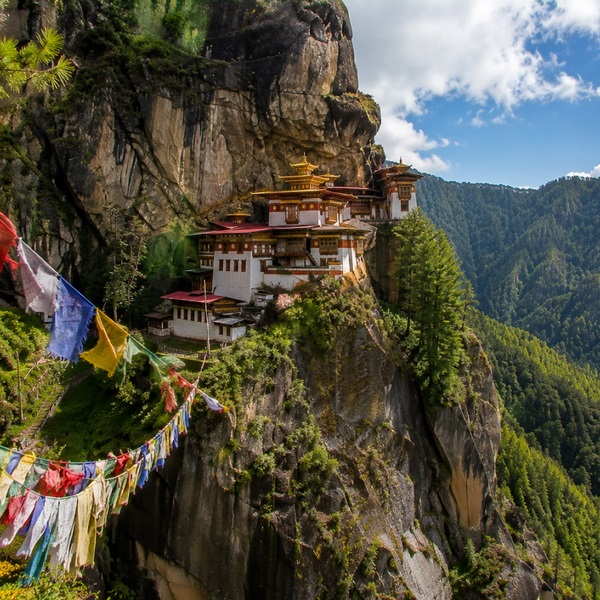 Luxury Bhutan Resort Experience Amidst Himalayan Serenity